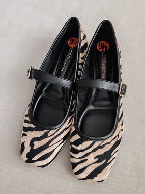 BCBGeneration Zebra Print Mary Jane Flats Square Toe Buckle Shoes Women's Size 9